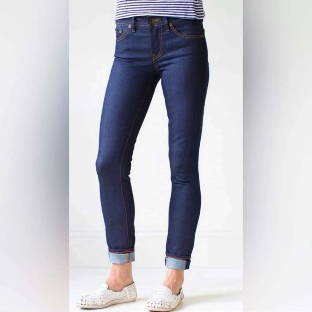 RALEIGH DENIM Like New Surry Blue Jeans Size 26